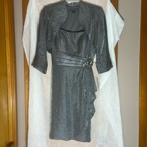 NWT, Jessica Howard, size 12, silver color
